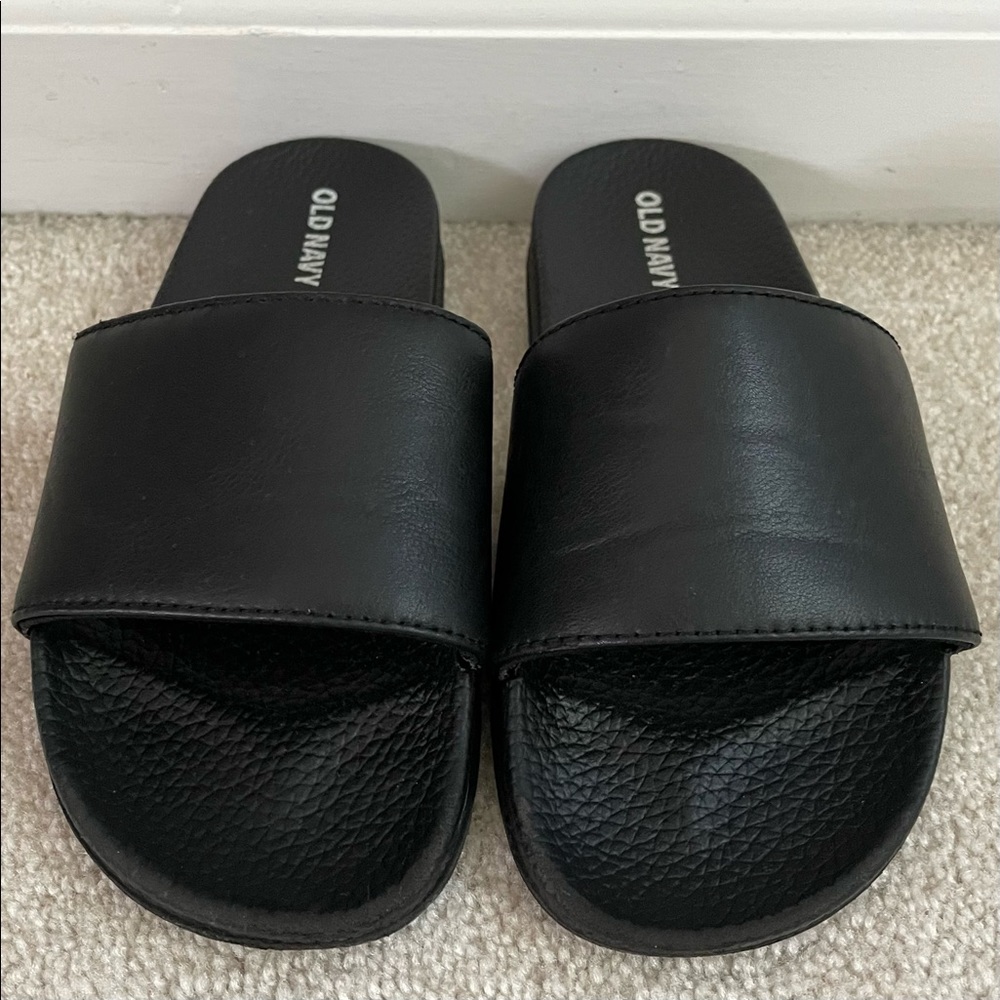 Old Navy Youth 1/2 Black Slides